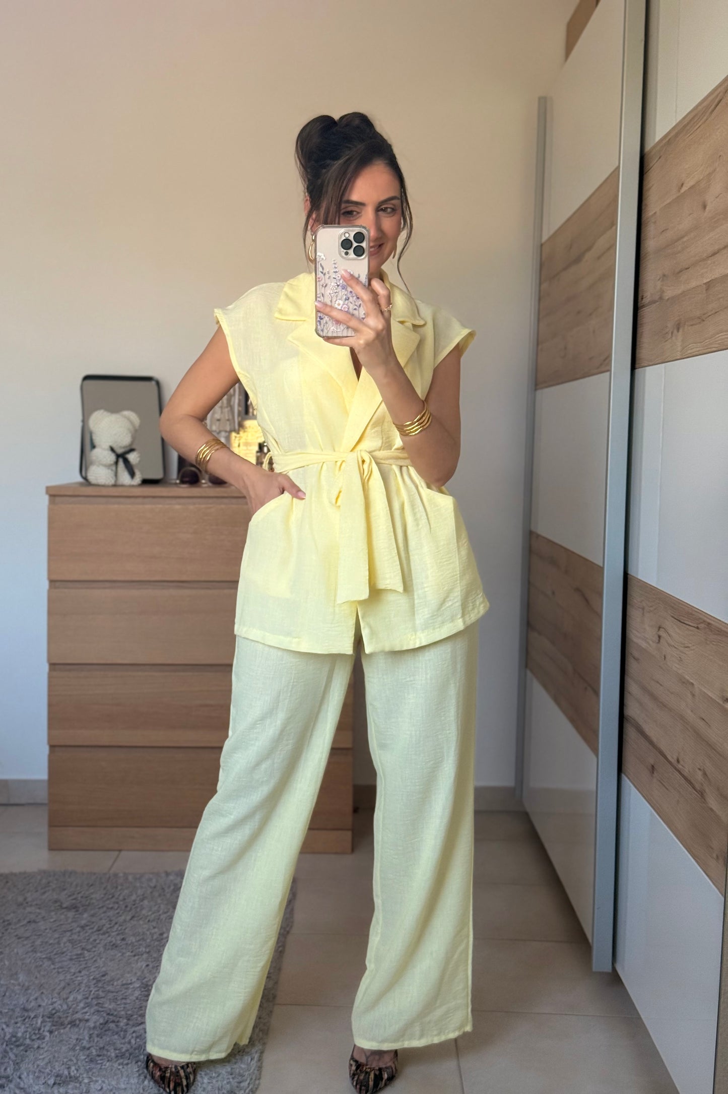 SANDY Ensemble pantalon et veste sans manches ceinturée