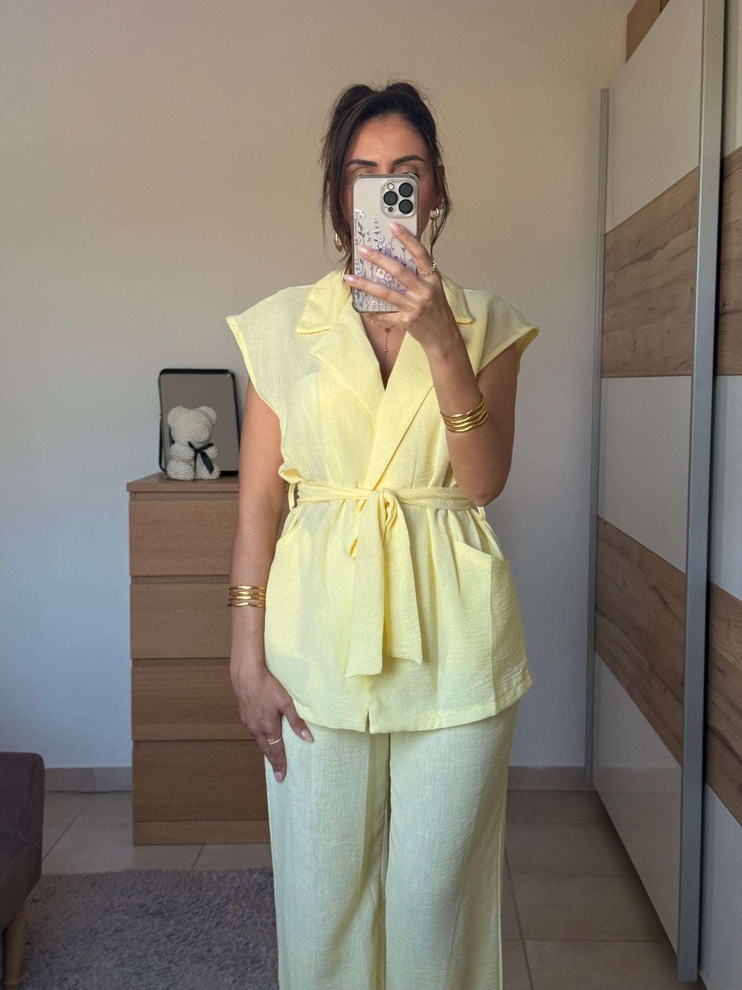 SANDY Ensemble pantalon et veste sans manches ceinturée