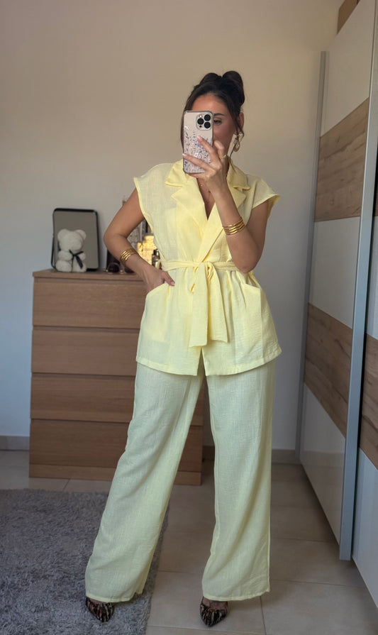 SANDY Ensemble pantalon et veste sans manches ceinturée