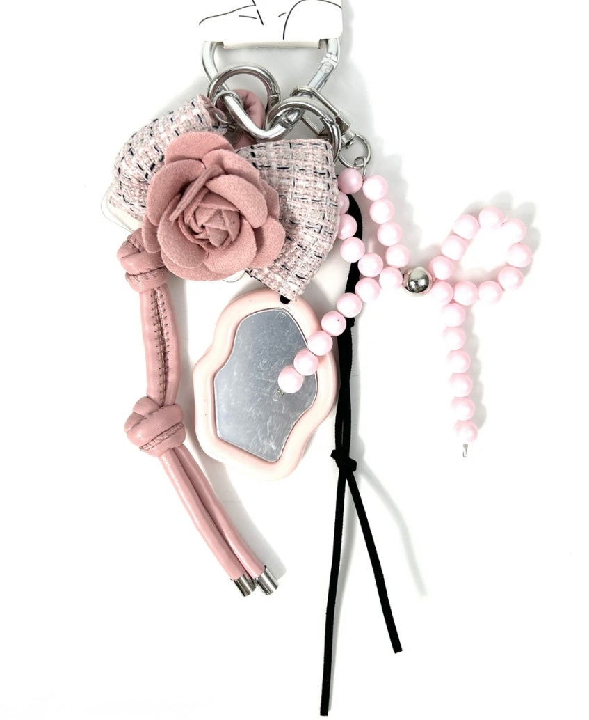 ROSY - PORTE CLÉ SAC GRIGRI ULTRA MIGNON ROSES ET NŒUD ROSES